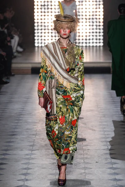 Look 17